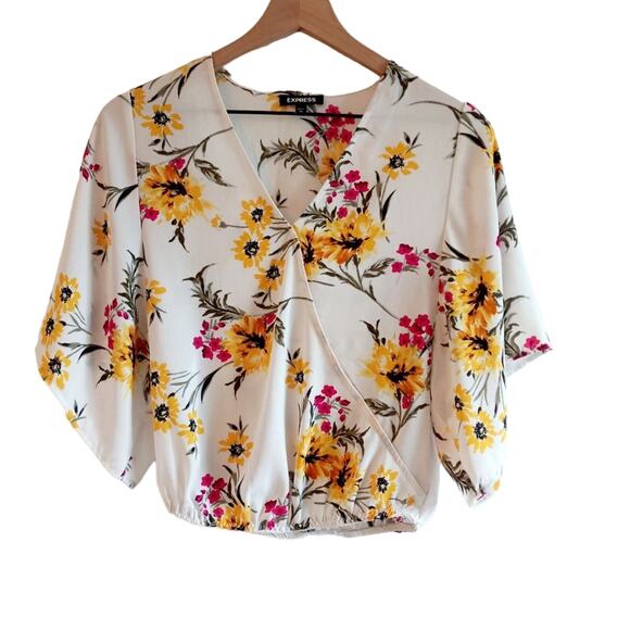 Express V-Neck Floral Print Top - Picture 6 of 8